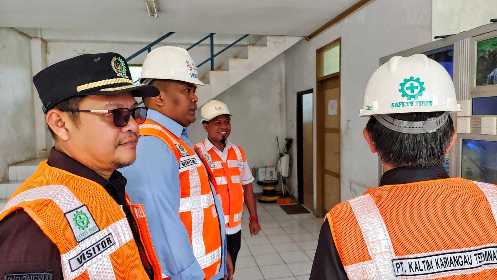 CEK LOKASI: Komisi II DPRD Balikpapan saat meninjau sumur bor milik Kaltim Kariangau Terminal (KKT)