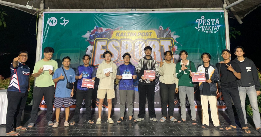 TAK TERBENDUNG: Para pemenang untuk kategori Mobile Legend.