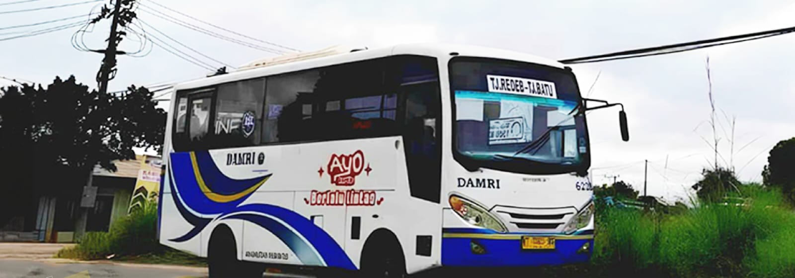 LANJUTKAN: Dua rute angkutan perintis Kaltim pada tahun ini akan kembali dilayani oleh bus DAMRI.