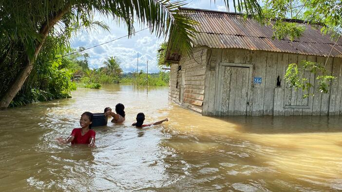 BANJIR: Yang melanda Desa Budaya Pampang, wilayah Kelurahan Sungai Siring, Kecamatan Samarinda Utara, membutuhkan perhatian serius.