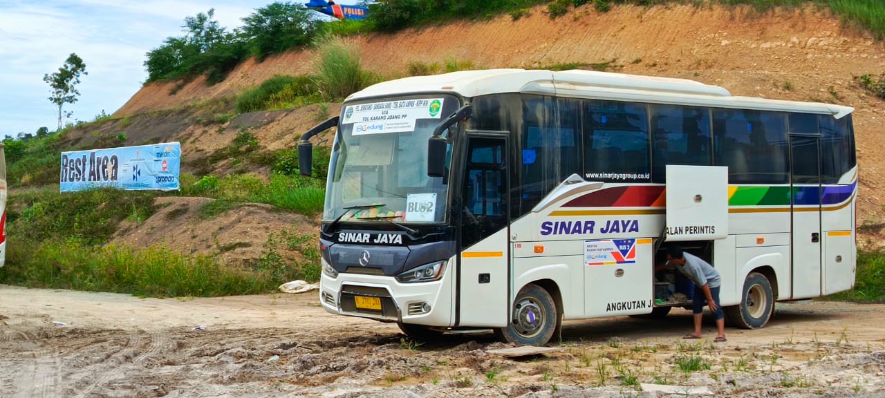 JADI 7 BUS: Layanan bus angkutan antarmoda Balikpapan-Ibu Kota Nusantara (IKN) yang melayani rute Pelabuhan Semayang ke Rest Area KIPP IKN.