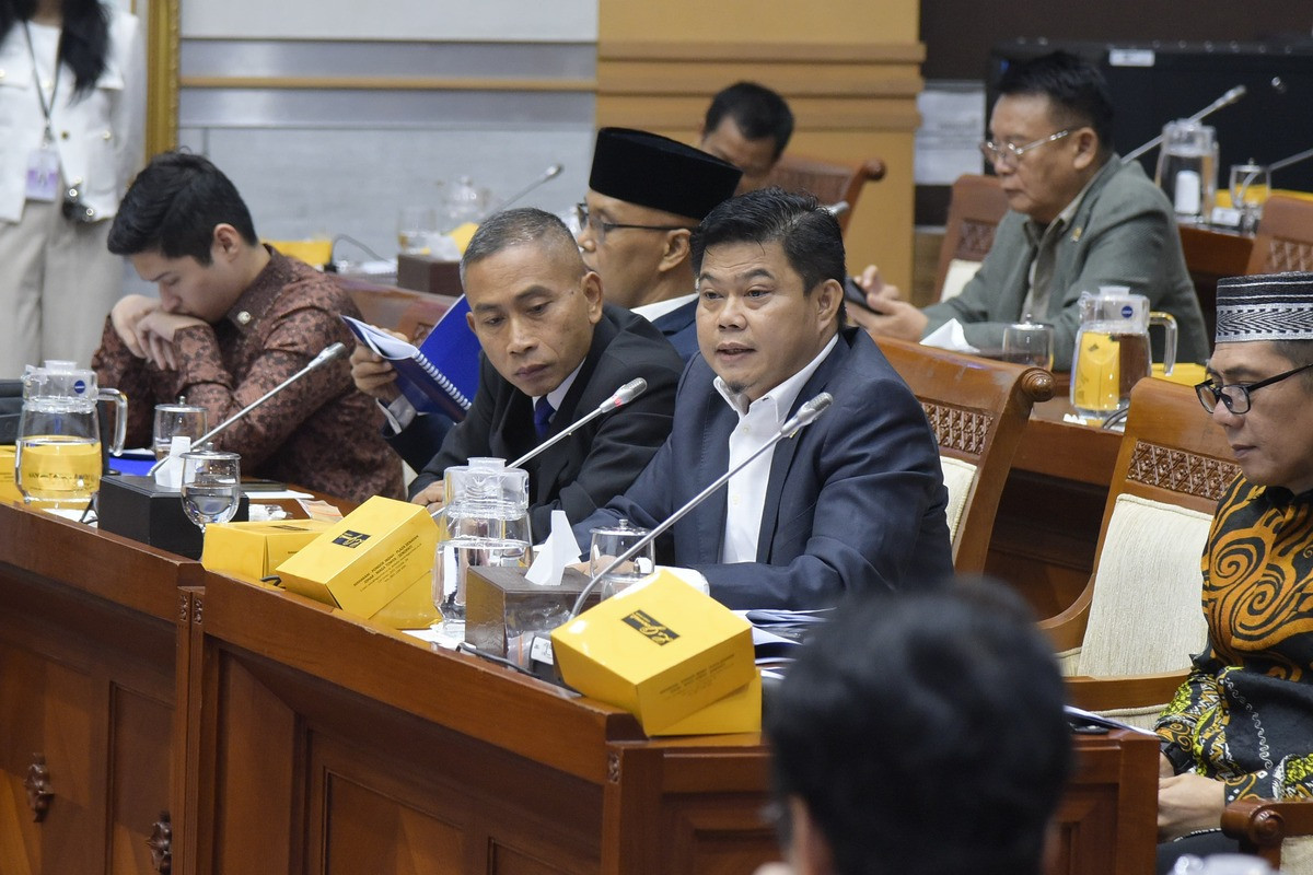 Anggota Komisi I DPR RI mengecam penembakan terhadap PMI di Malaysia dan mendesak pemerintah untuk membentuk tim investigasi.