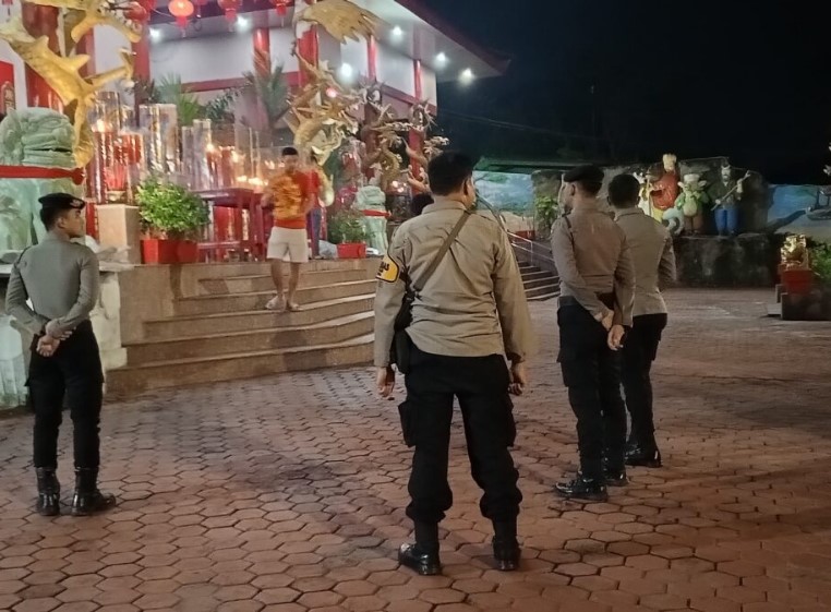 Masyarakat Balikpapan yang merayakan Imlek, ada empat lokasi tempat ibadah diamankan polisi. (IST)