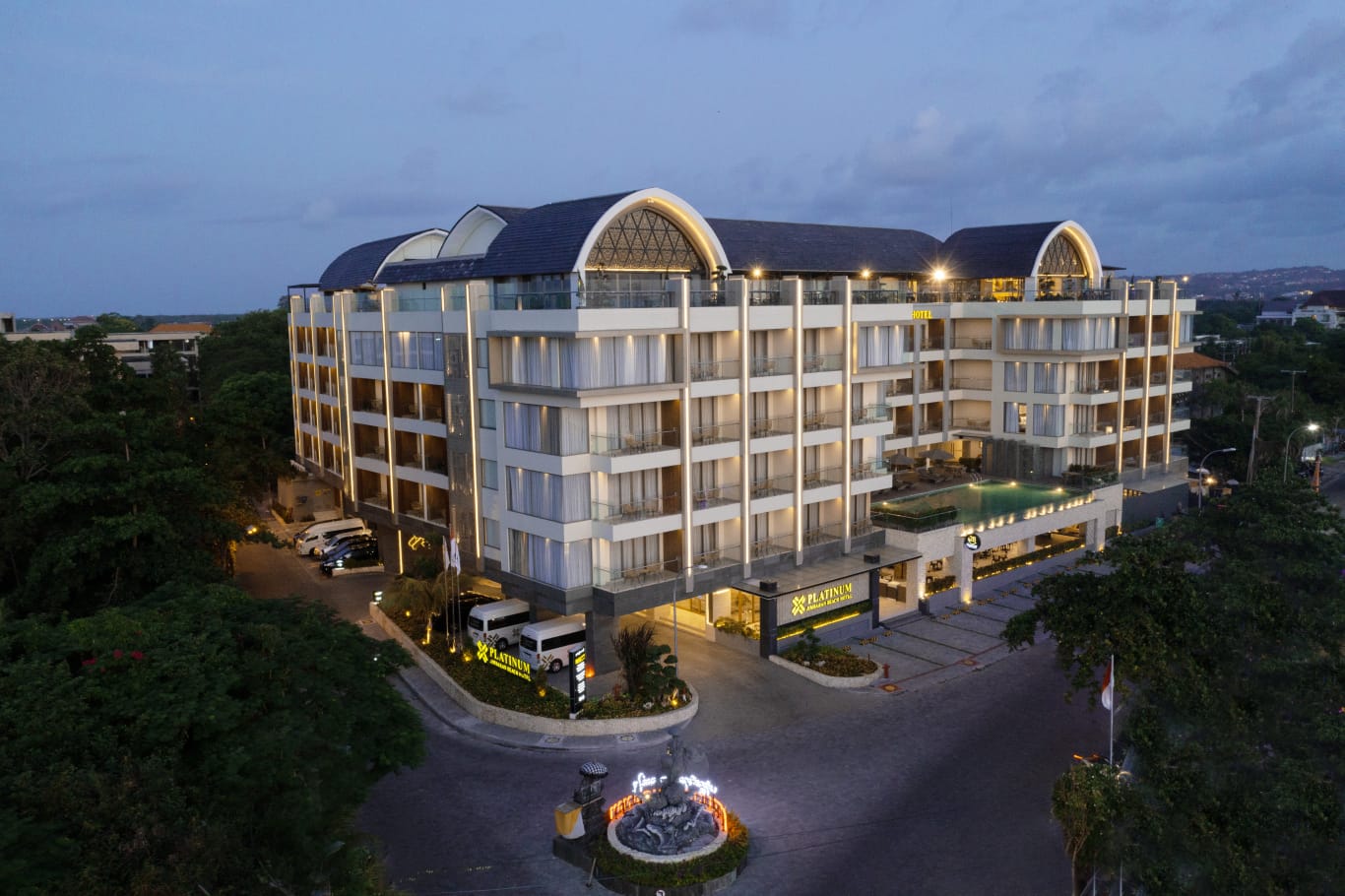 Setelah sukses menghadirkan Platinum&nbsp;Hotel Jimbaran Beach Bali, di tahun ini Platinum Hotel Group Indonesia akan membuka hotel di Jakarta dan Seminyak Bali.