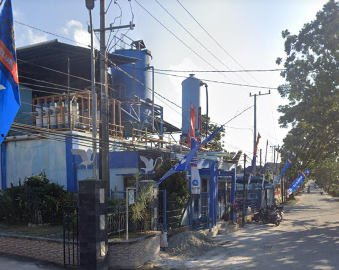 Pelanggan Perumda Tirta Taman di Kanaan dan Gunung Telihan segera menampung air bersih lantaran adanya perawatan WTP pada akhir pekan ini. (ADIEL KUNDHARA/KP)