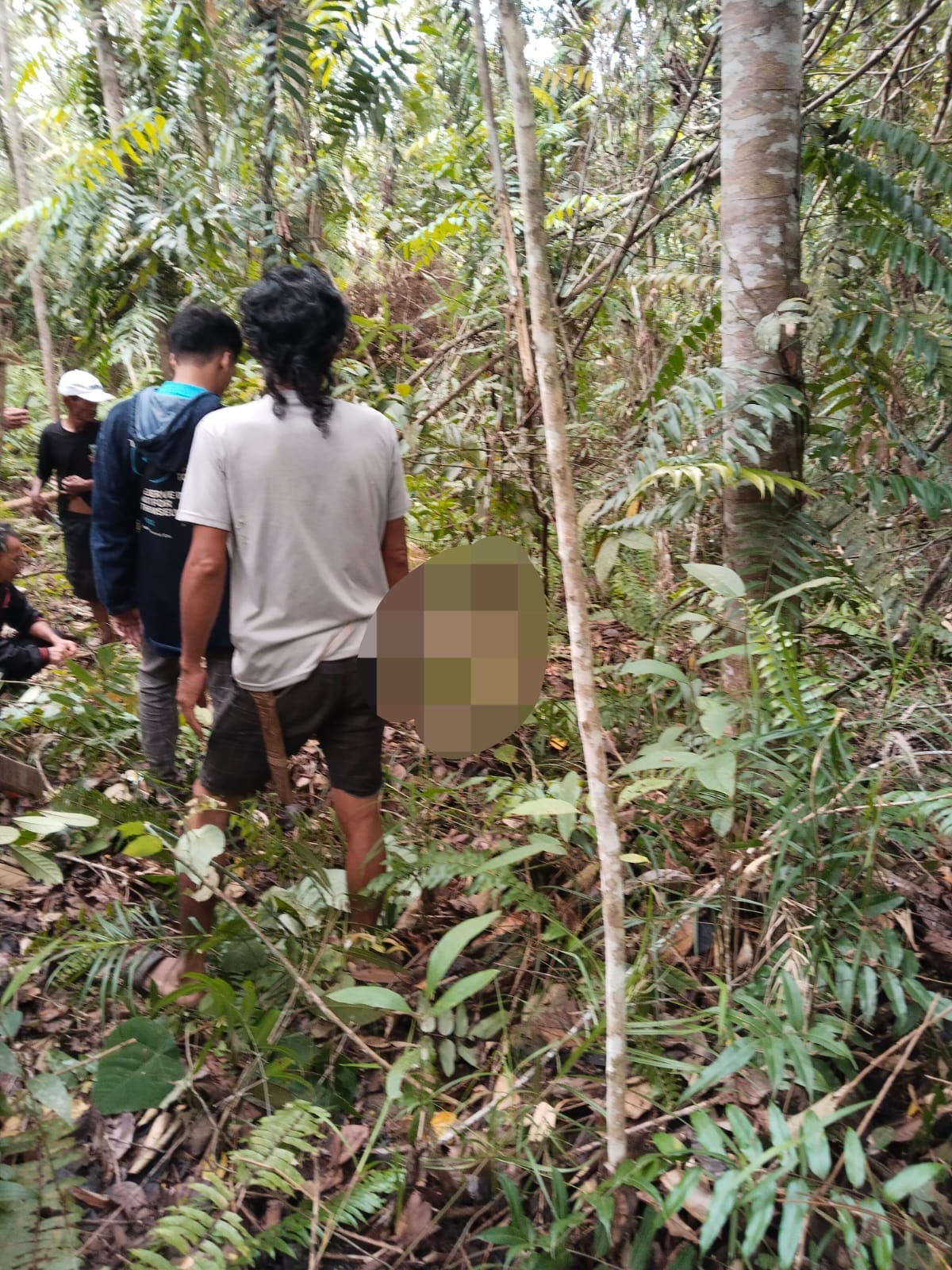 Saat ditemukan, korban dalam kondisi mengenaskan tak bernyawa.