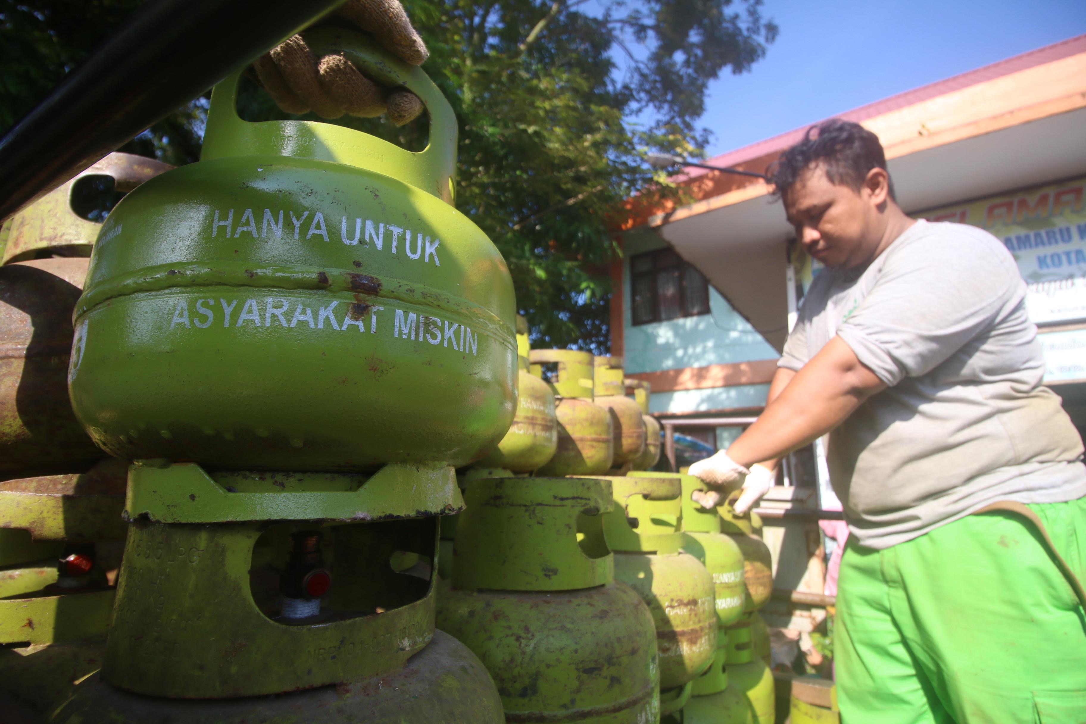 KEBIJAKAN: Warga kini harus membeli elpiji 3 kg langsung dari pangkalan.