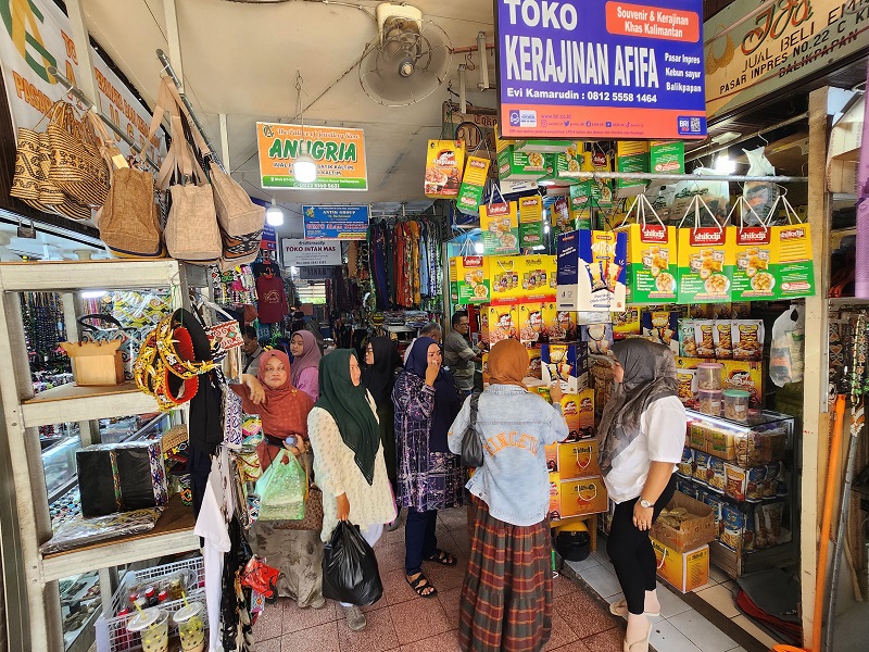 WARGA LOKAL: Pengunjung Pasar Inpres Balikpapan tercatat mengalami kenaikan sekitar 5 persen pada momen libur panjang Isra Mikraj dan Imlek.
