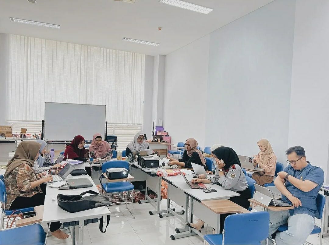 SERUKAN PENOLAKAN: Koalisi Dosen Unmul yang terdiri dari 54 dosen lintas fakultas menolak konsesi tambang untuk perguruan tinggi.