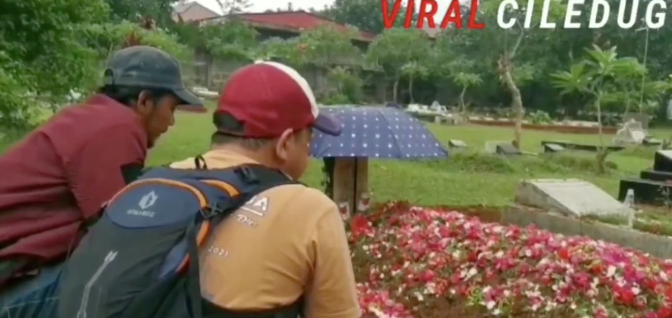 Pemakaman ibu penjual nasi uduk yang meninggal setelah antre elpiji 3kg.