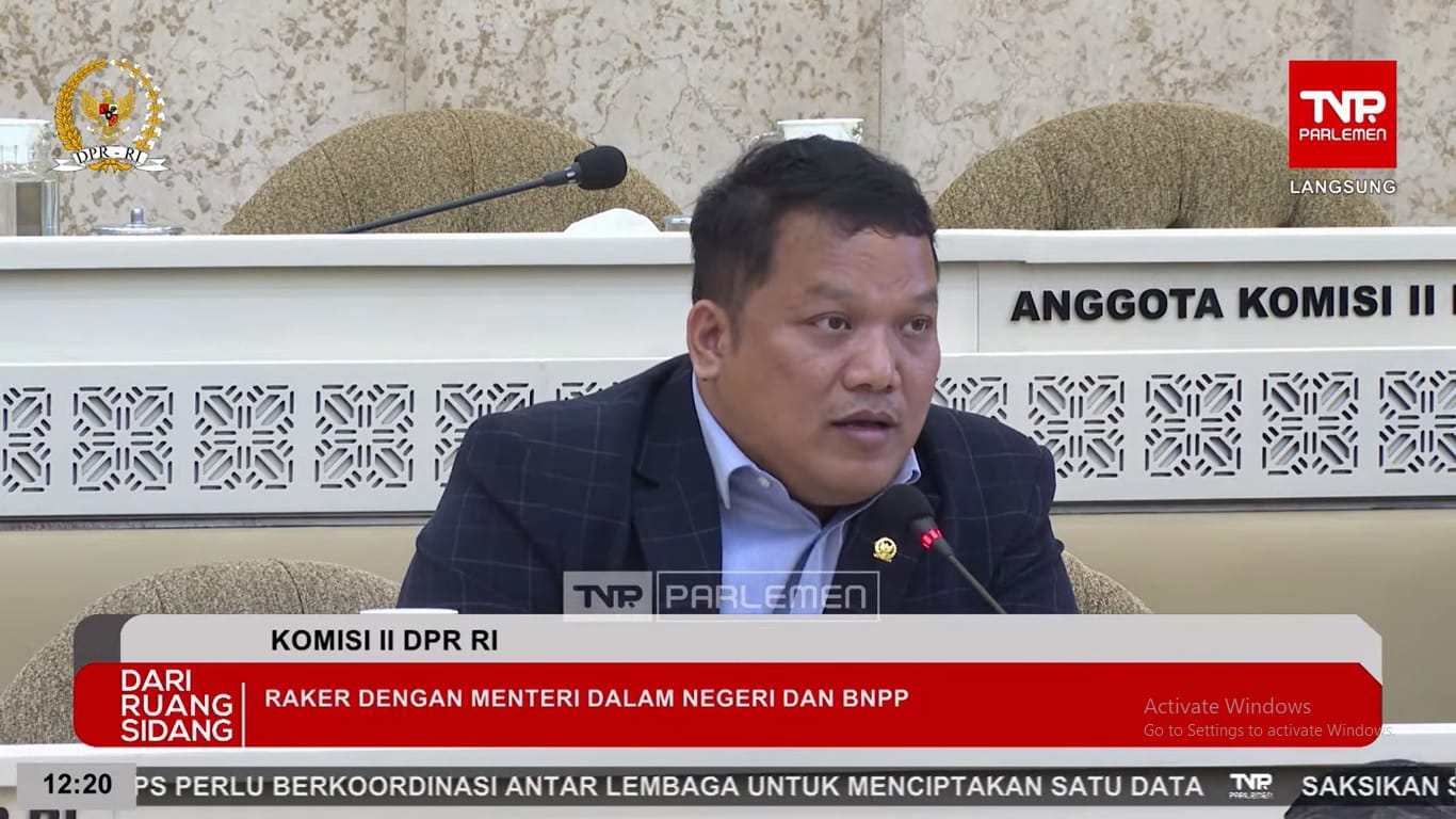 SINGGUNG DOB: Anggota DPR RI dapil Kaltim sekaligus Anggota Komisi II DPR RI Edi Oloan Pasaribu menyinggung usulan DOB Kutai Raya dalam raker dengan Mendagri, Senin (3/2).