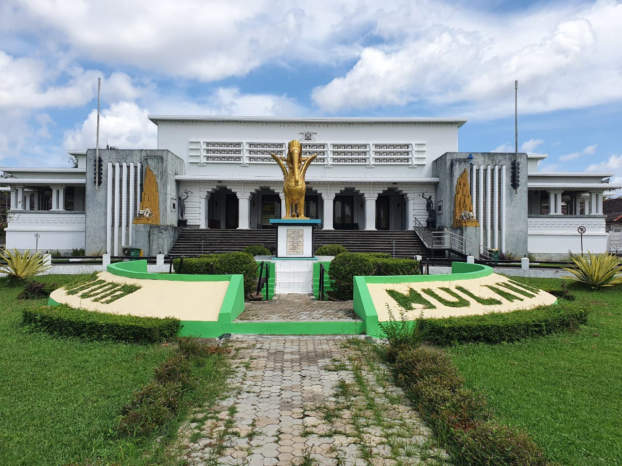 KAMPUS SEMENTARA : Kampus ISBI Kaltim masih beroperasi di Gedung UPTD Museum Mulawarman Tenggarong, Kukar. (FOTO: IST)