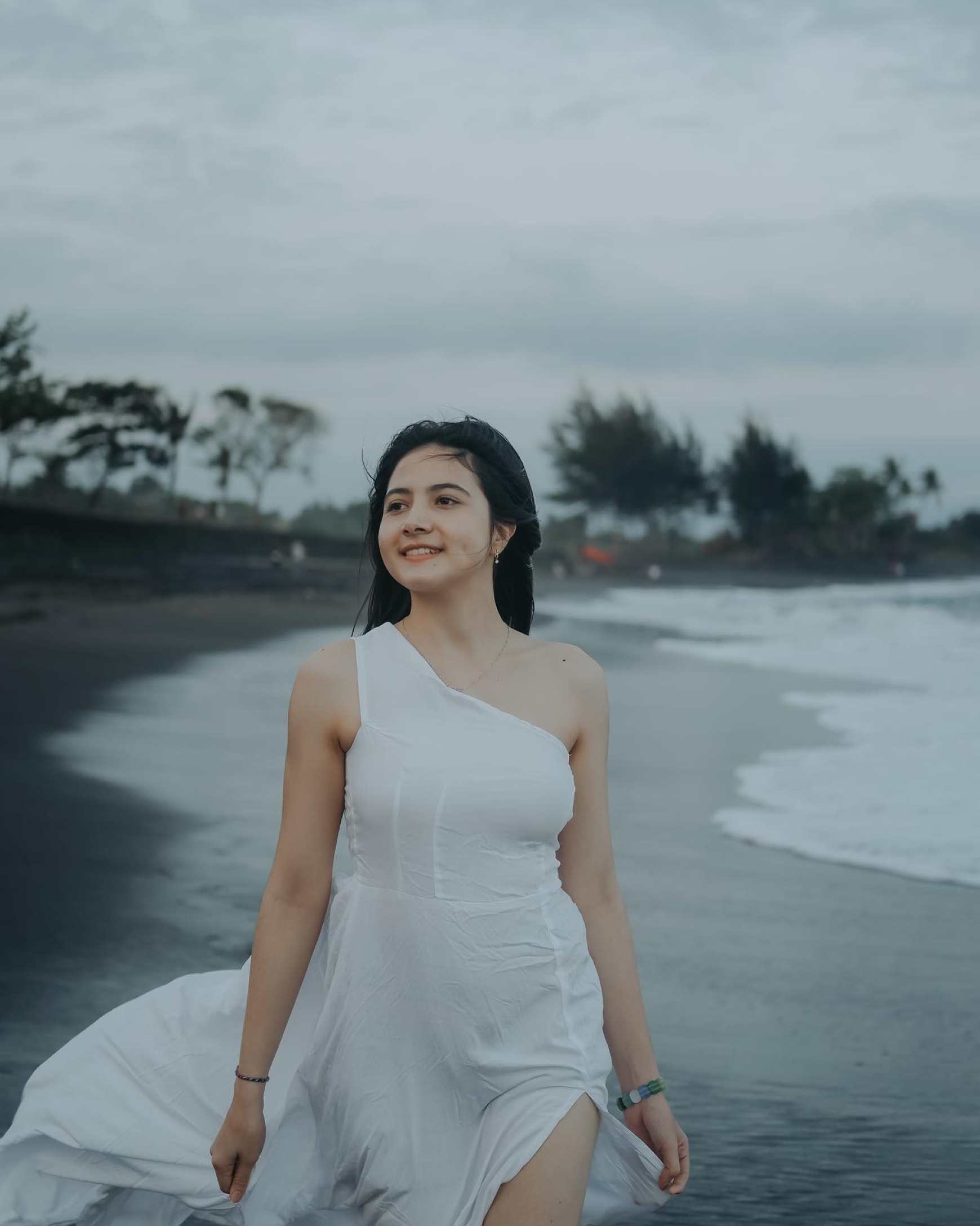 Bulan Sutena, selebgram asal Bali yang dikait-kaitkan dengan video viral 8 menit.