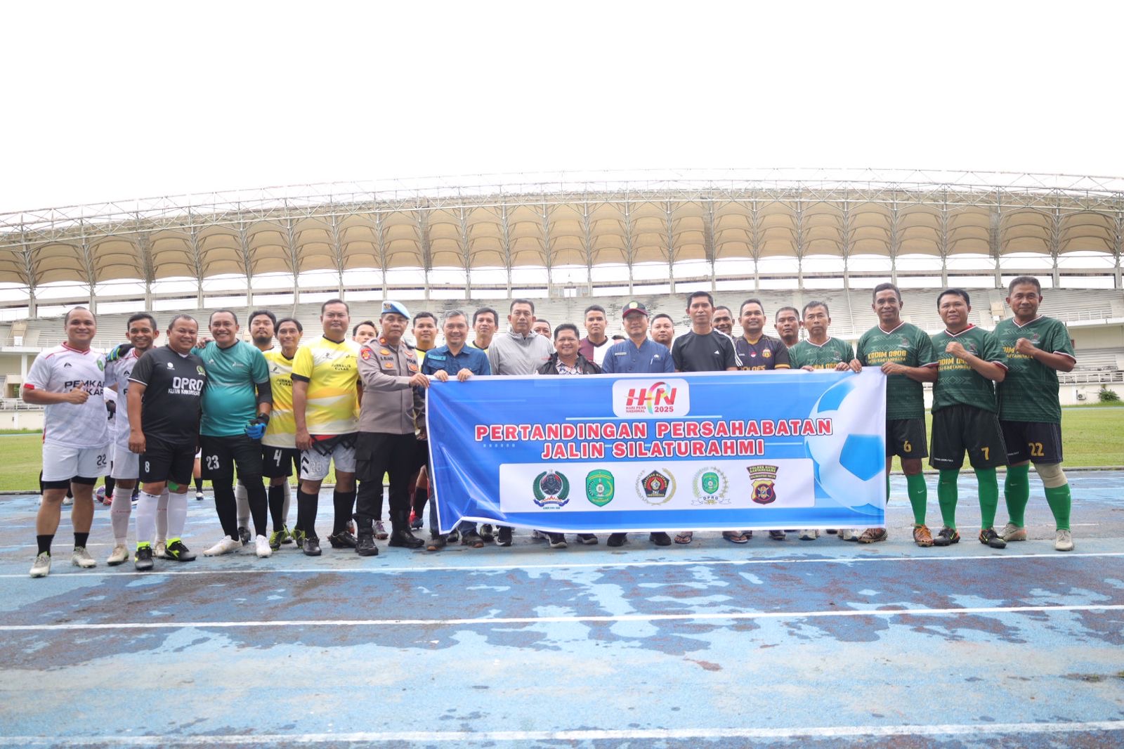 PWI Kutai Kartanegara menggelar pertandingan sepak bola dengan unsur FKPD sebagai pesertanya.