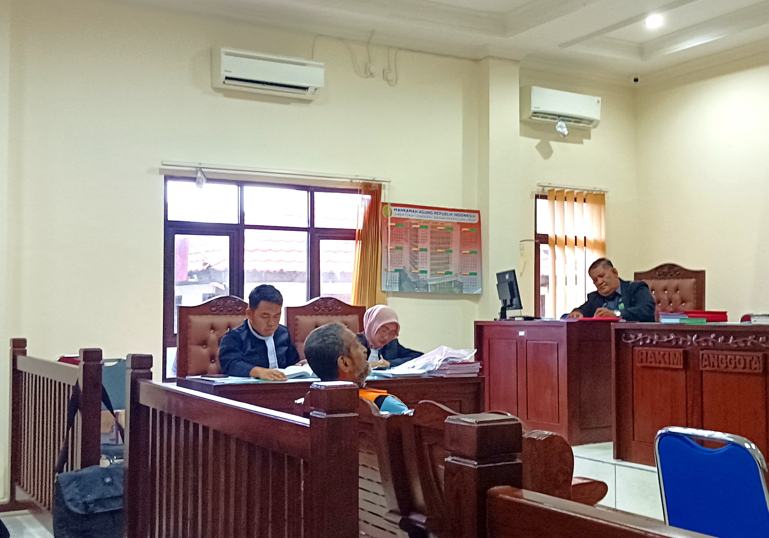 PASRAH: Direktur Pengemplang pajak pasrah setelah divonis bersalah dan denda dua kali lipat dari utang pajak.