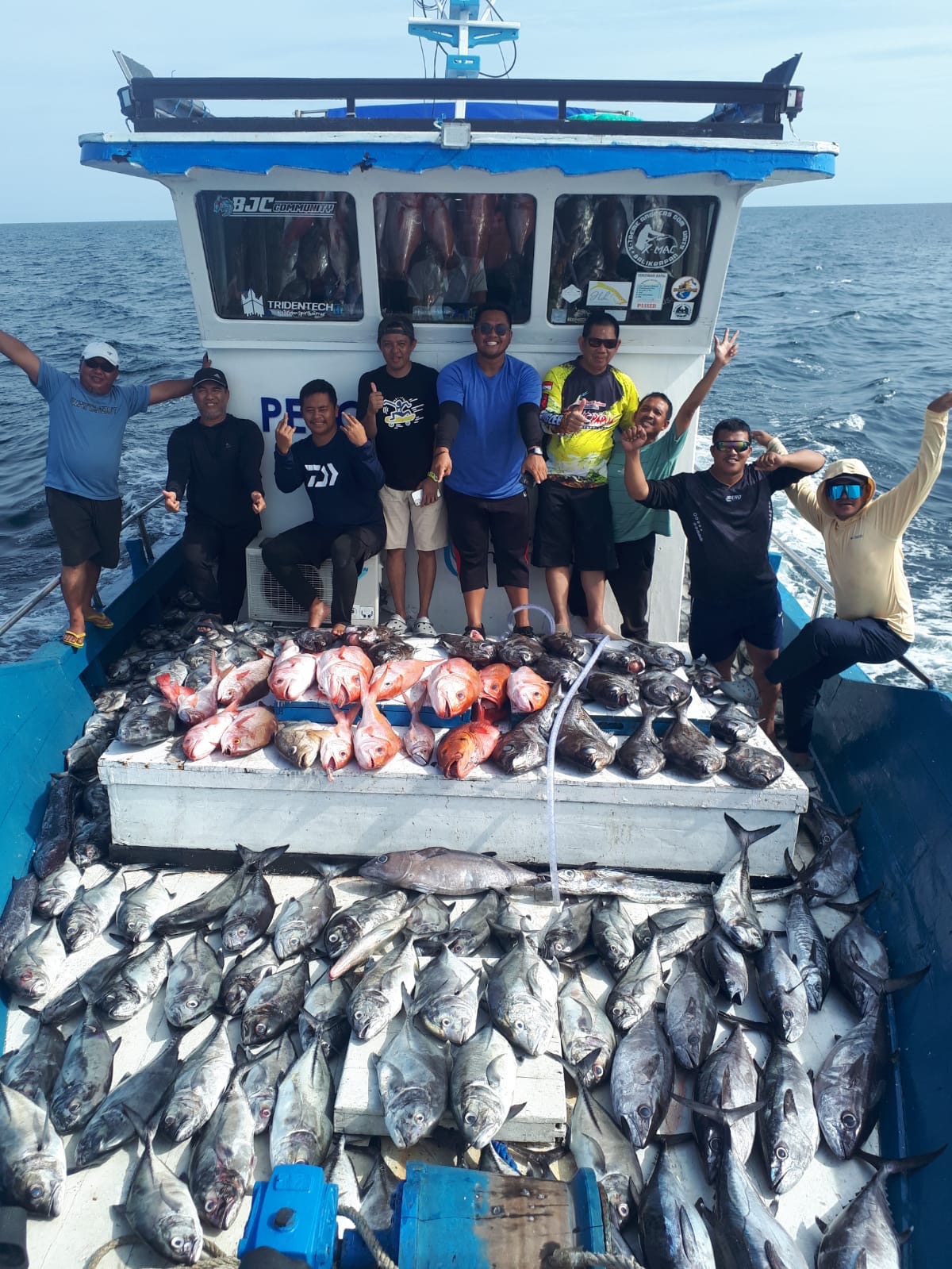 TRIP SERU: Komunitas mancing di Kaltim saat trip panjang ke&nbsp; Kepulauan Balabalagan di Selat Makassar awal Februari lalu.
