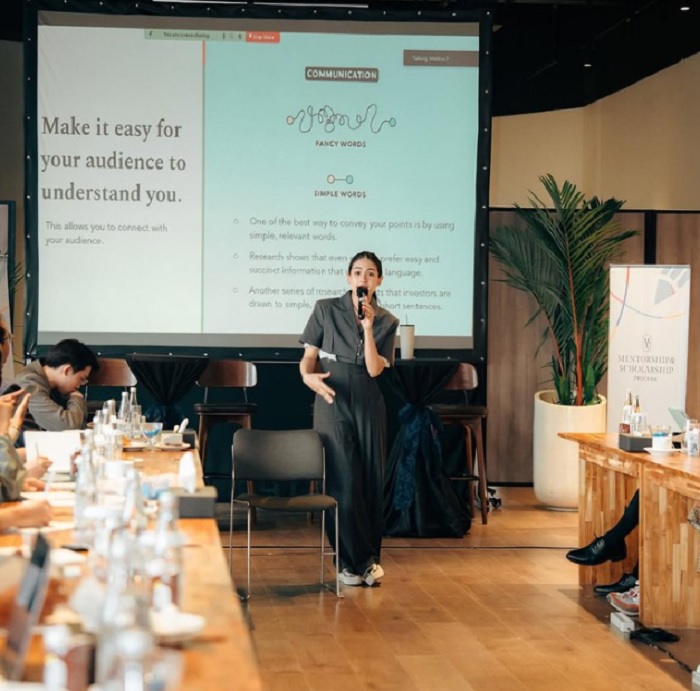 Maudy Ayunda kembali membuka kesempatan beasiswa dan bimbingan bagi mahasiswa S1.