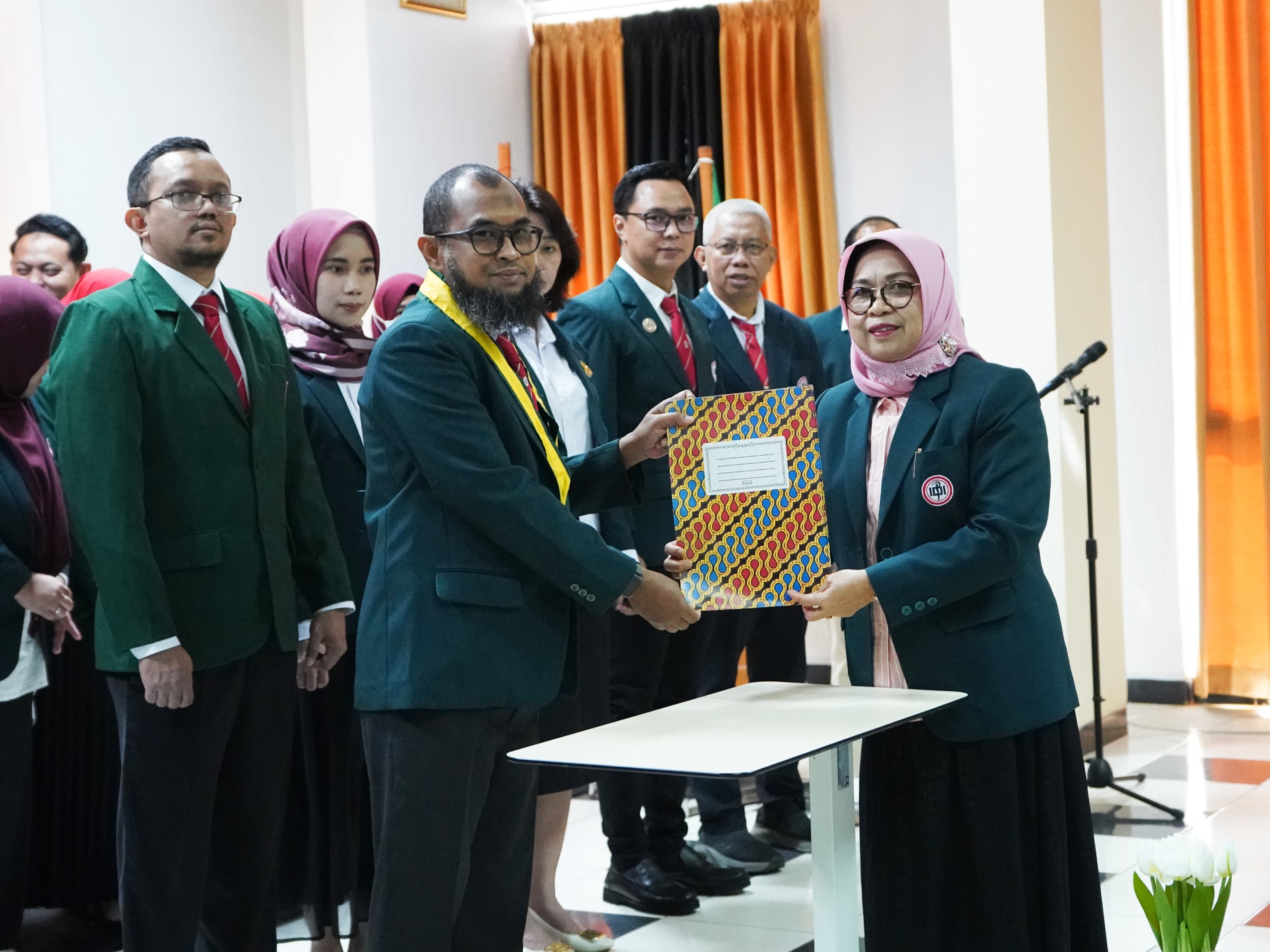 Dr Ahmad Hadi Wijaya kembali terpilih menjadi ketua IDI Cabang Paser periode 2024-2027.
