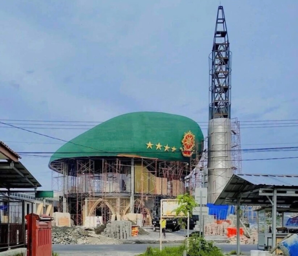 DALAM PENGERJAAN: Masjid Ar Rahman di Desa/Kecamatan Cijulang, Kabupaten Pangandaran, Jawa Barat, bagian dari masa kecil Jenderal TNI Agus Subianto. (FOTO: IST)