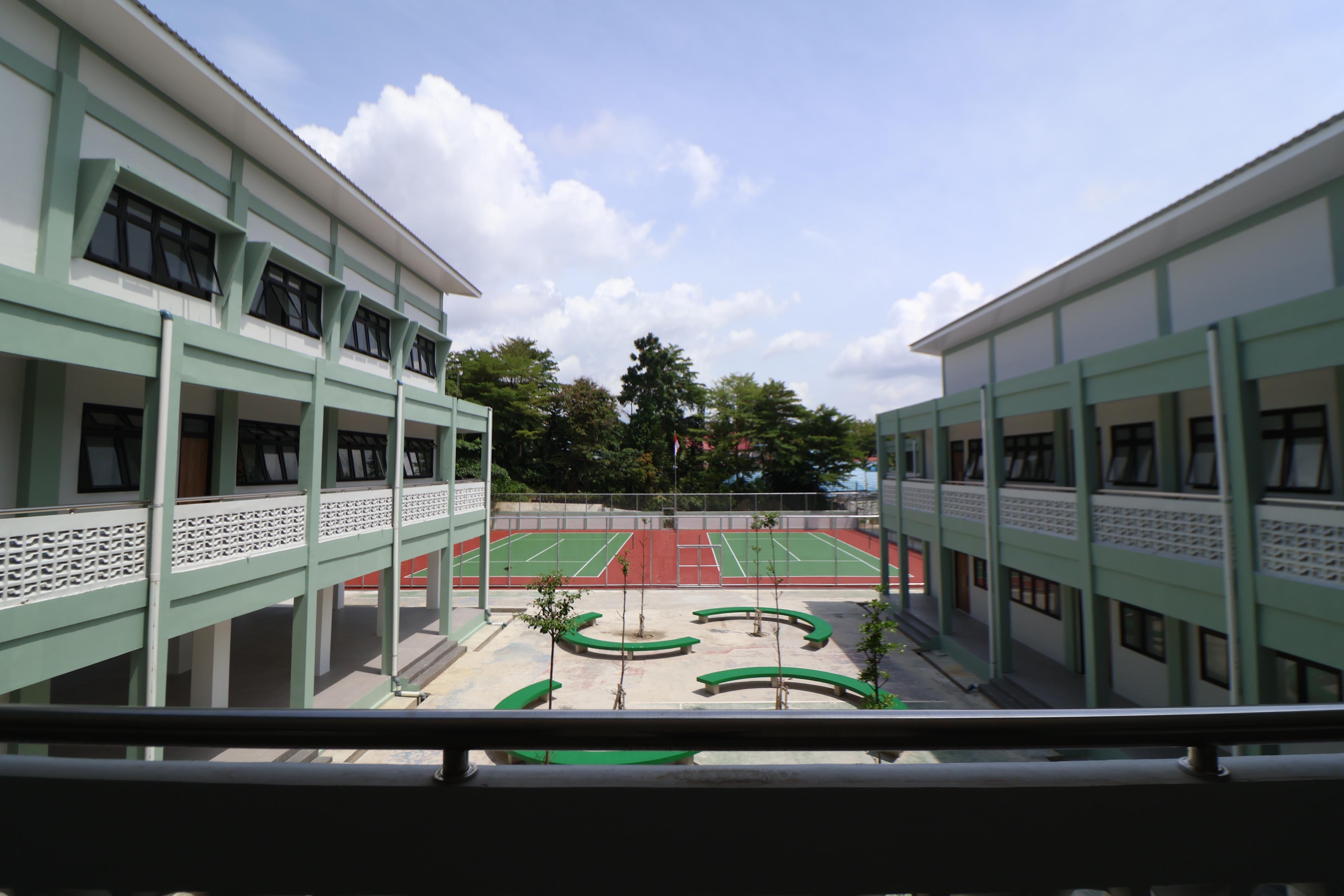 DIRESMIKAN: SMP 27 Balikpapan yang berlokasi di eks Lapangan Manuntung telah diresmikan Wali Kota Balikpapan Rahmad Mas&rsquo;ud. Sekaligus peringatan HUT ke-128 Balikpapan, Senin (10/2).