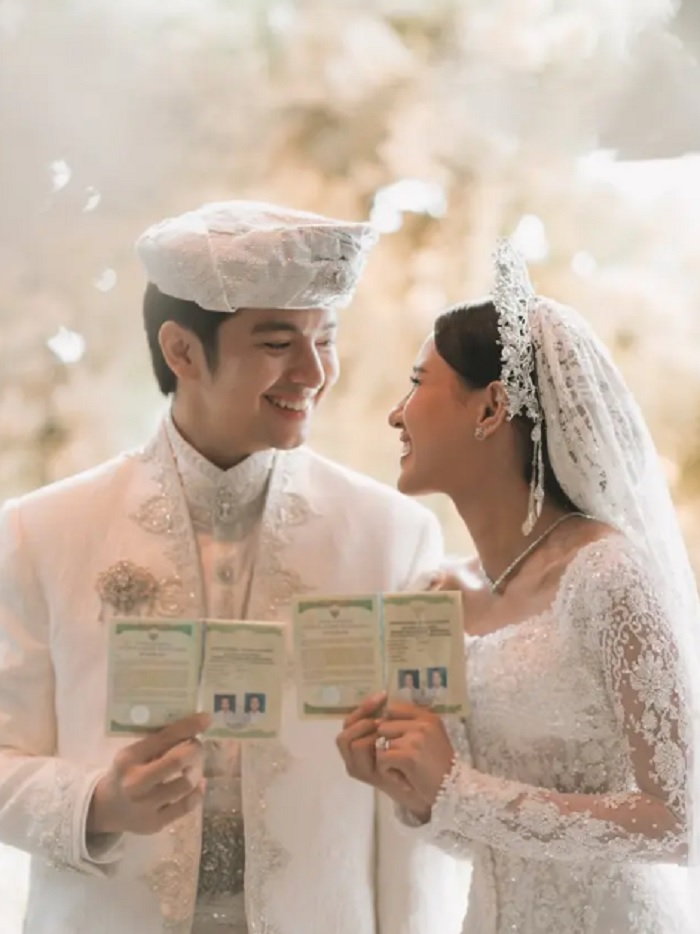 Angga Yunanda dan Shenina Cinnamon resmi menikah diam-diam di Bali.
