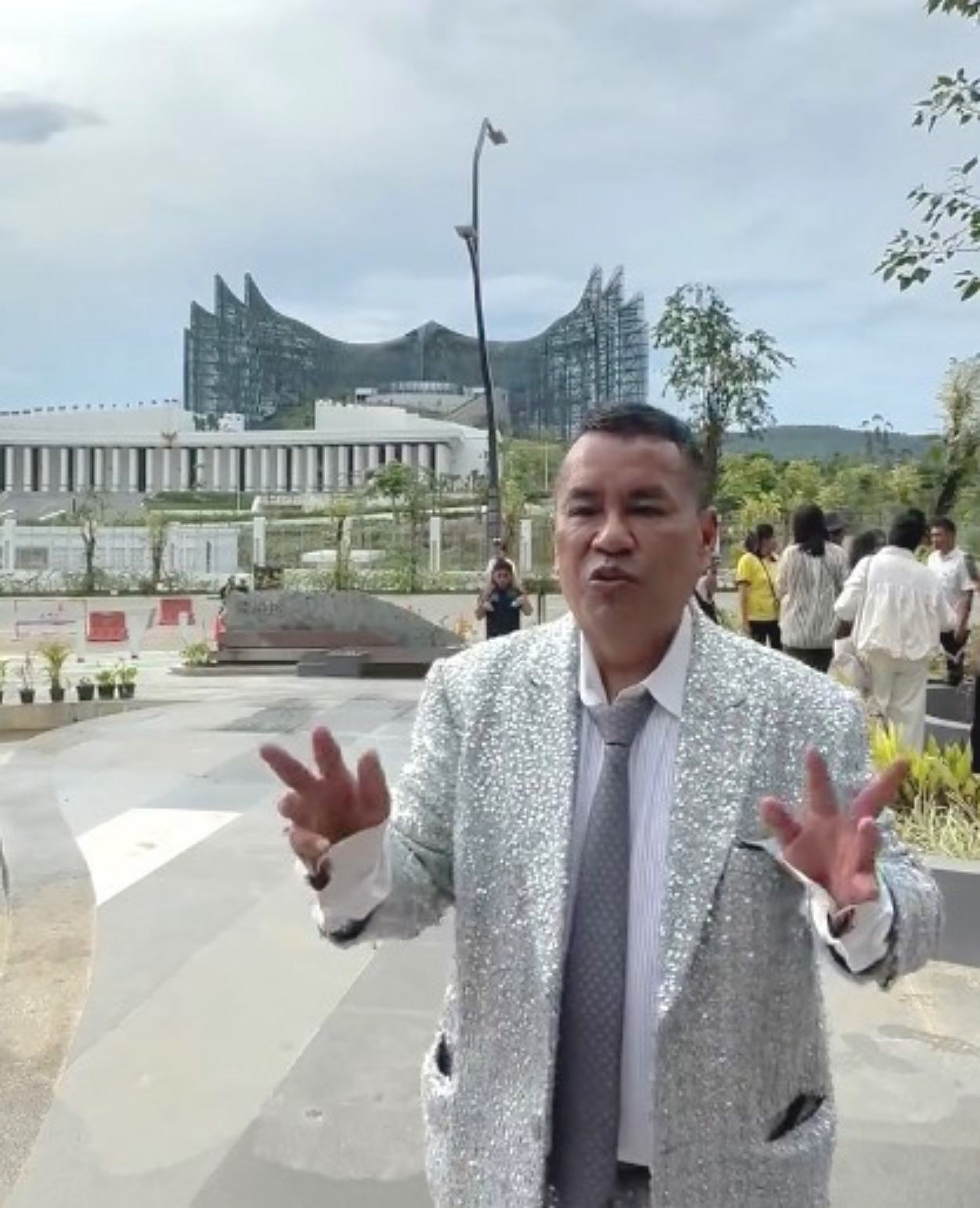 Hotman Paris mengunjungi IKN akhir pekan lalu. (Foto: Tangkapan Layar)