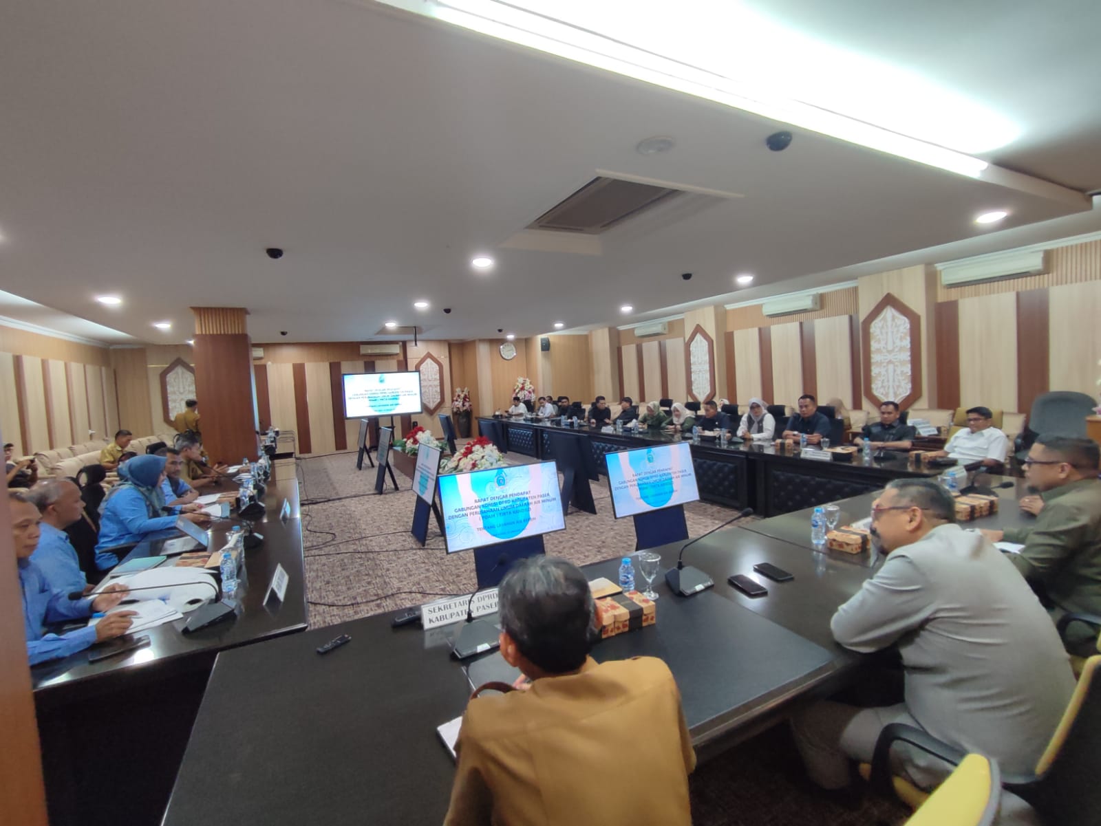 DIUSULKAN GANTI: Manajemen Perumdam Tirta Kandilo Paser saat dipanggil DPRD Paser pada Januari lalu.