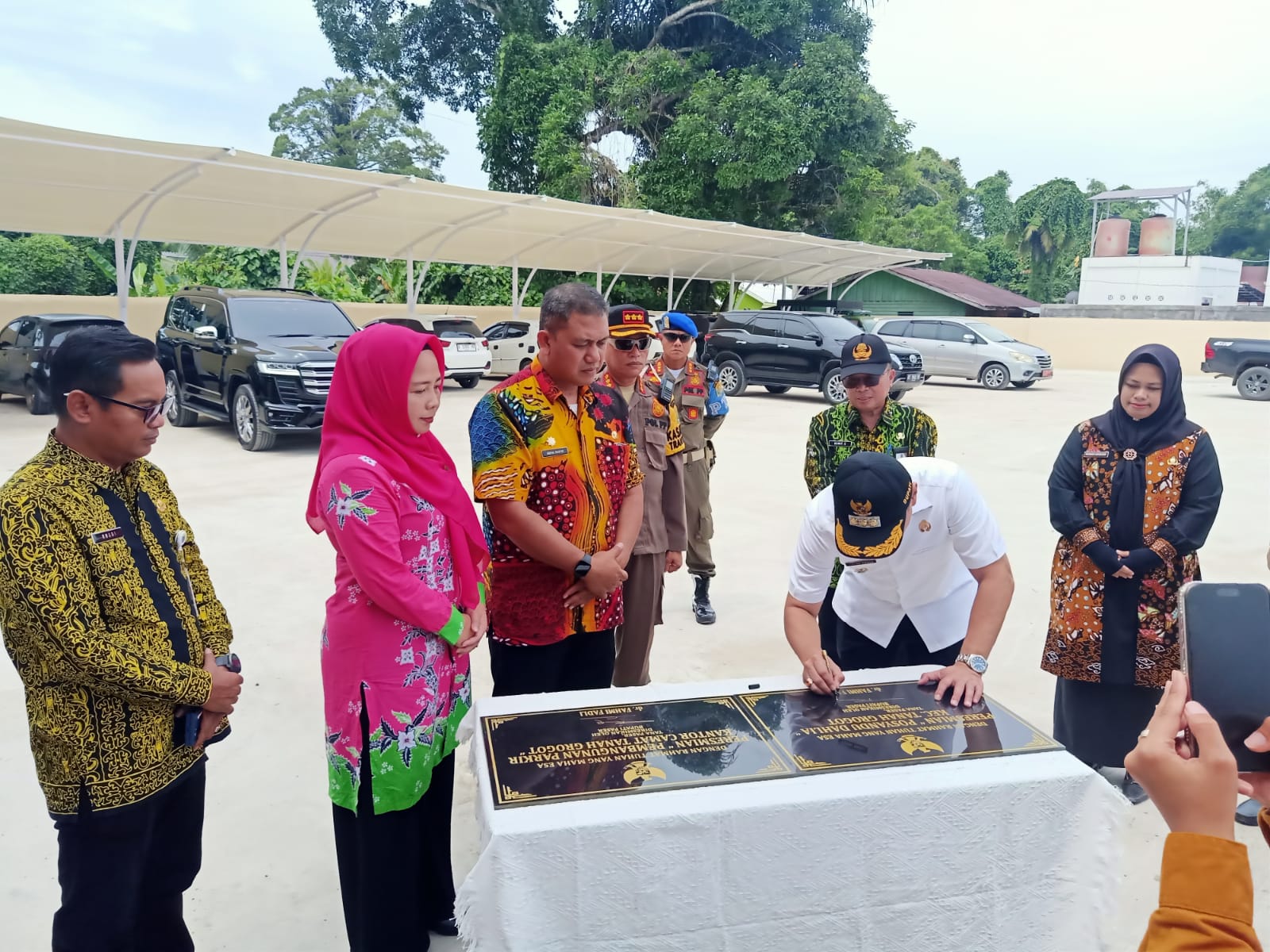 PUNYA PARKIRAN: Kecamatan Tanah Grogot kini sudah memiliki lahan parkir yang luas untuk kendaraan roda dua.