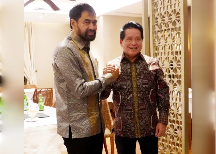Direktur Utama BSI Hery Gunardi (kanan) bersama Gubernur Aceh Muzakir Manaf (Mualem) (kiri) saat silaturahmi singkat pada Jumat, 14 Februari 2025 di Jakarta.