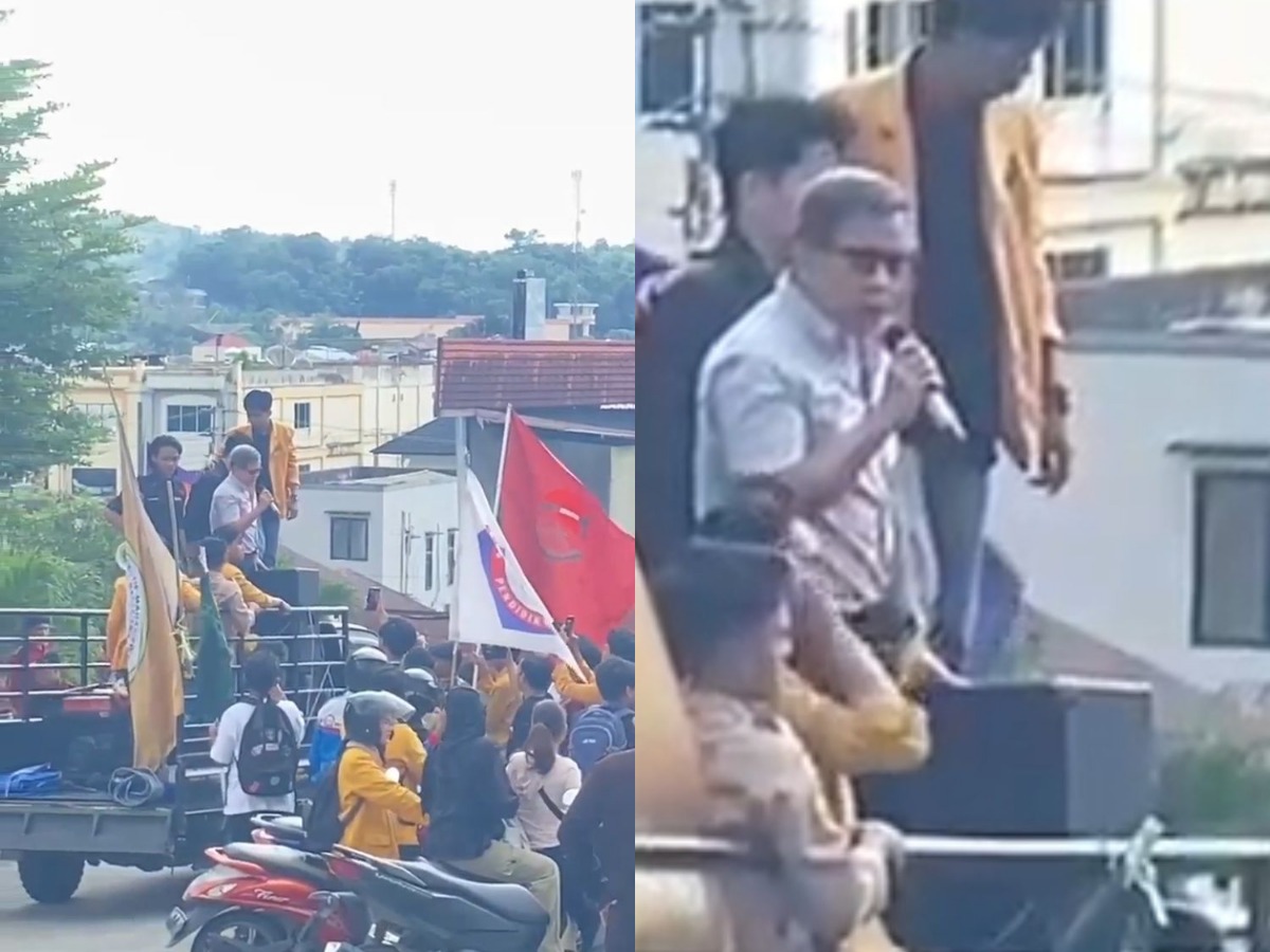 Rocky Gerung berorasi menyemangati mahasiswa yang ingin berdemo Indonesia Gelap di Samarinda.