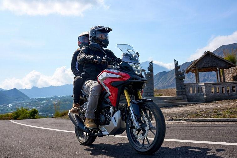 PERAWATAN: Membersihkan bagian-bagian motor secara rutin memiliki manfaat yang sangat besar, salah satunya adalah menjaga agar tombol starter motor selalu berfungsi dengan baik.