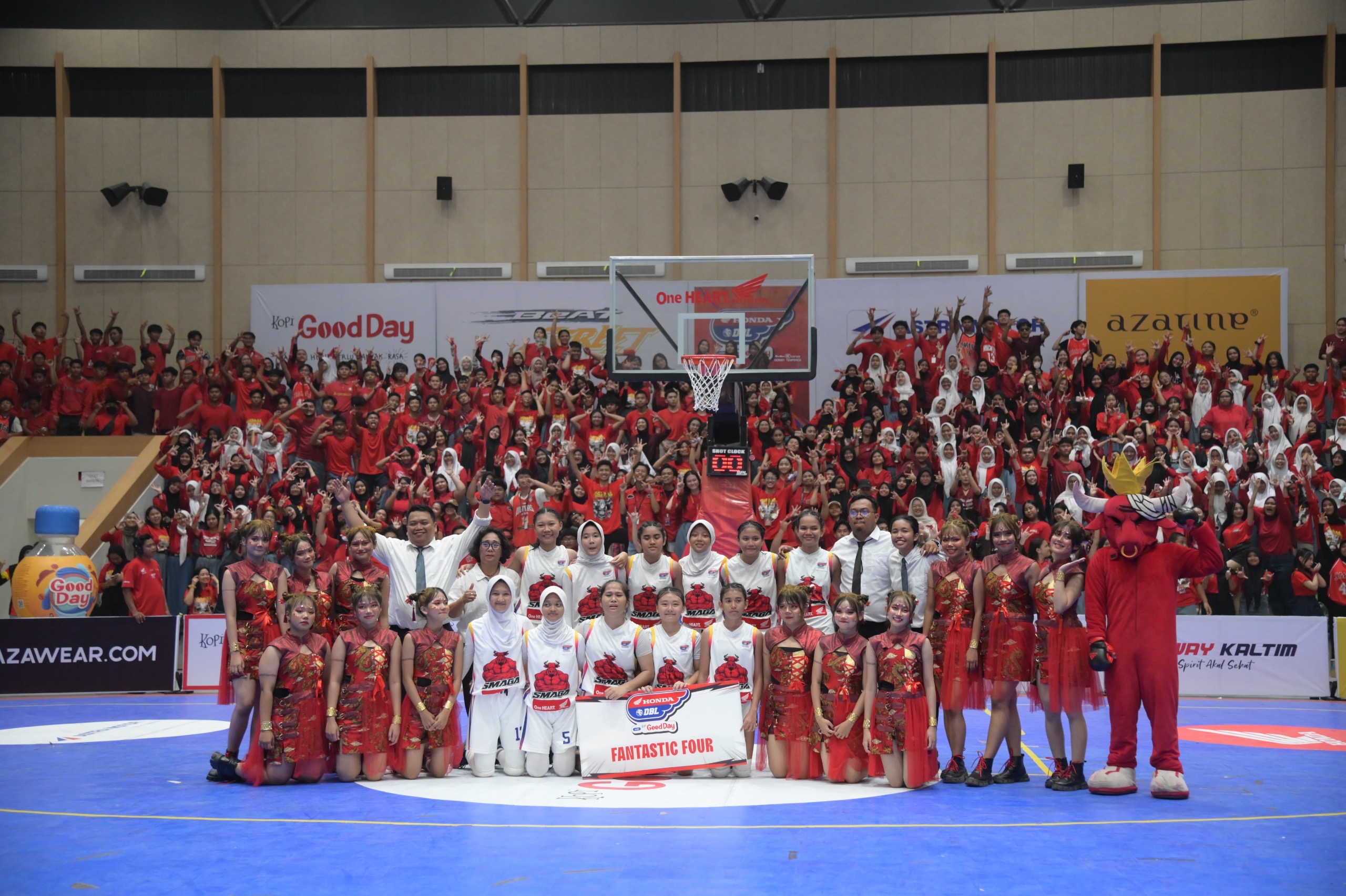 Tim putri SMAN 3 Samarinda memastikan tempat di fantastic four setelah mengalahkan SMAN 1 Balikpapan dengan skor 20-19.