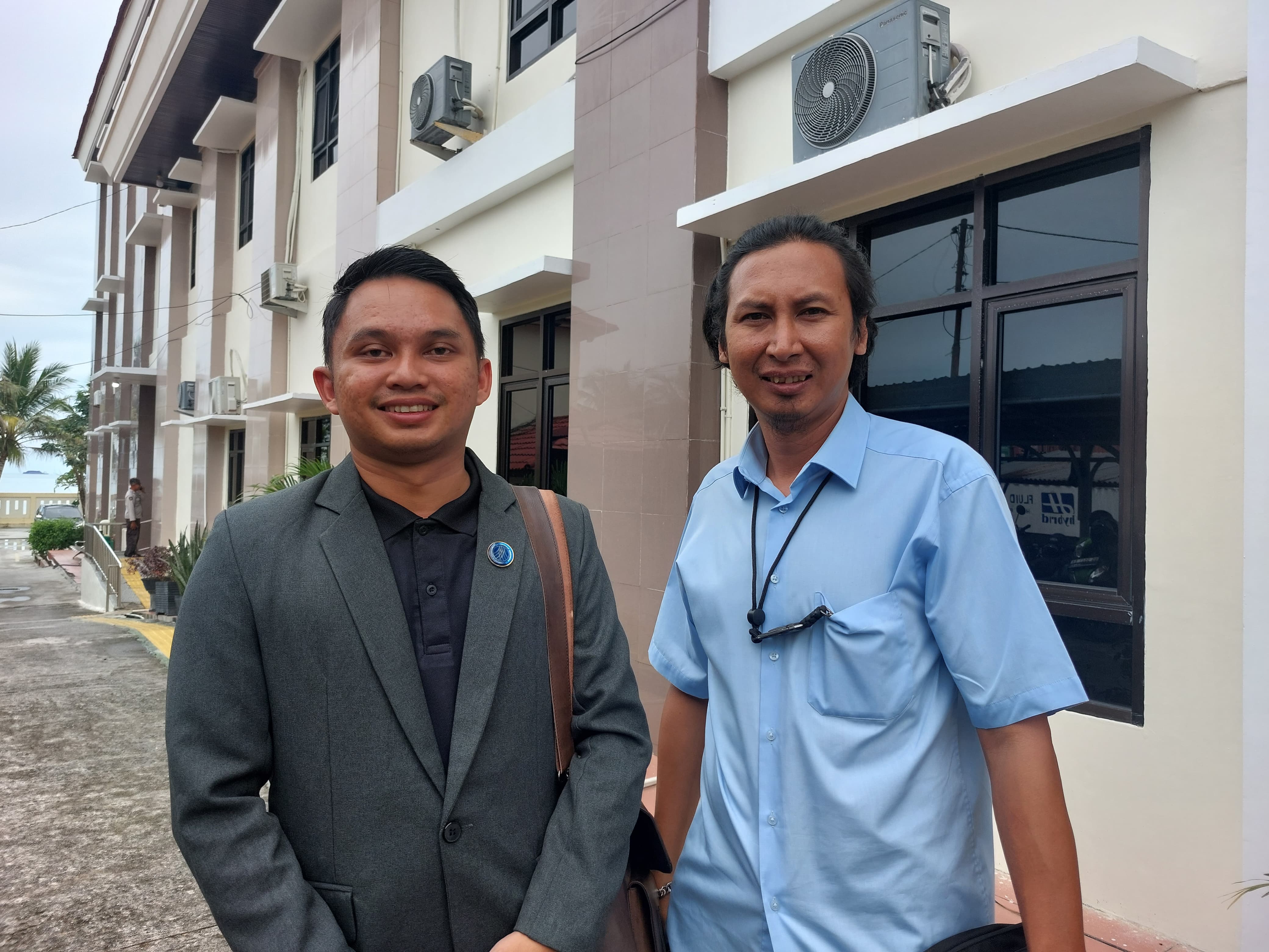 KUASA HUKUM: Kuasa hukum warga dari Biro Bantuan Hukum (BBH) Balikpapan Muhammad Hendra (kiri) dan Arief Wardhana.