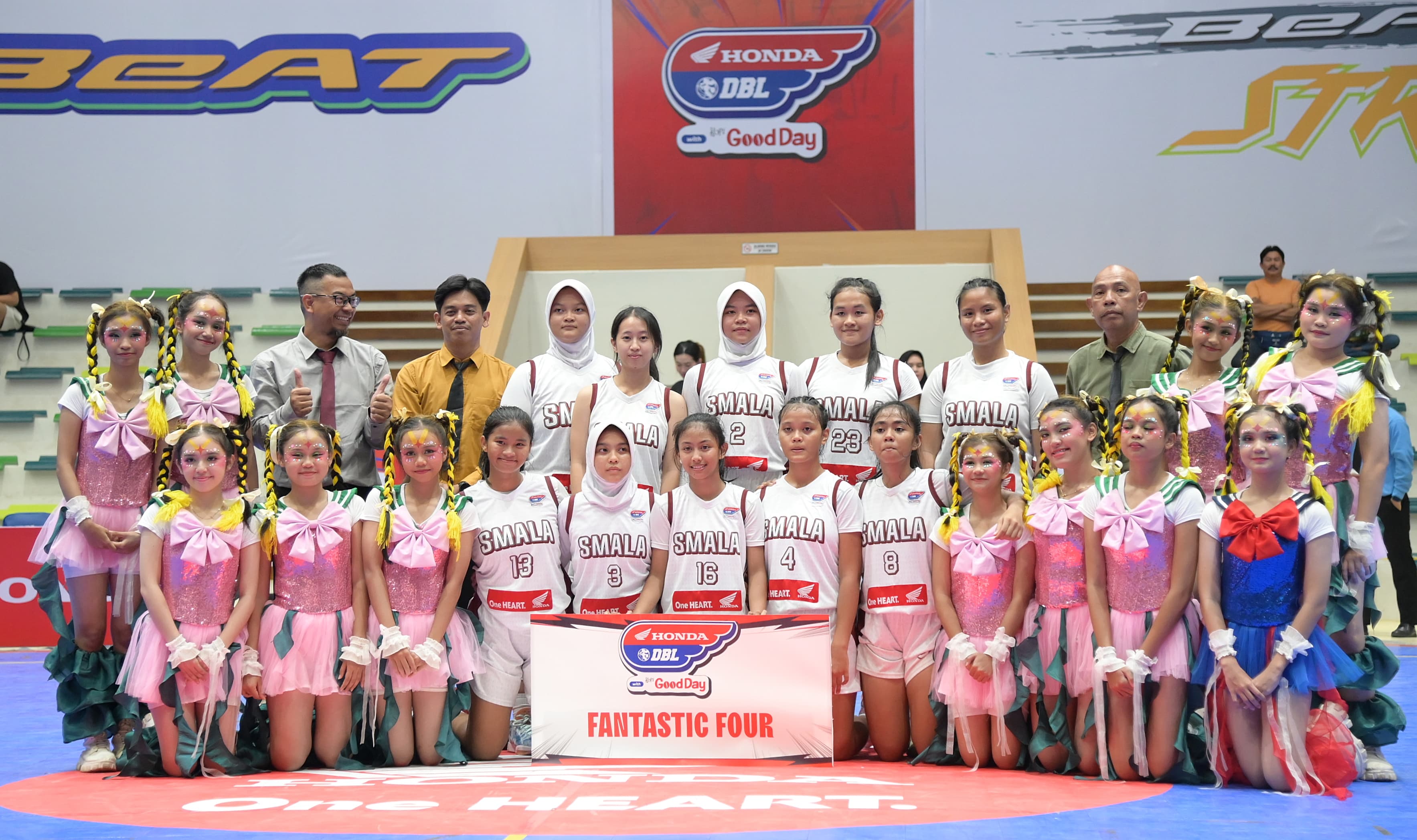 Tim putri SMAN 5 Balikpapan berhasil melenggang ke fantastic four.
