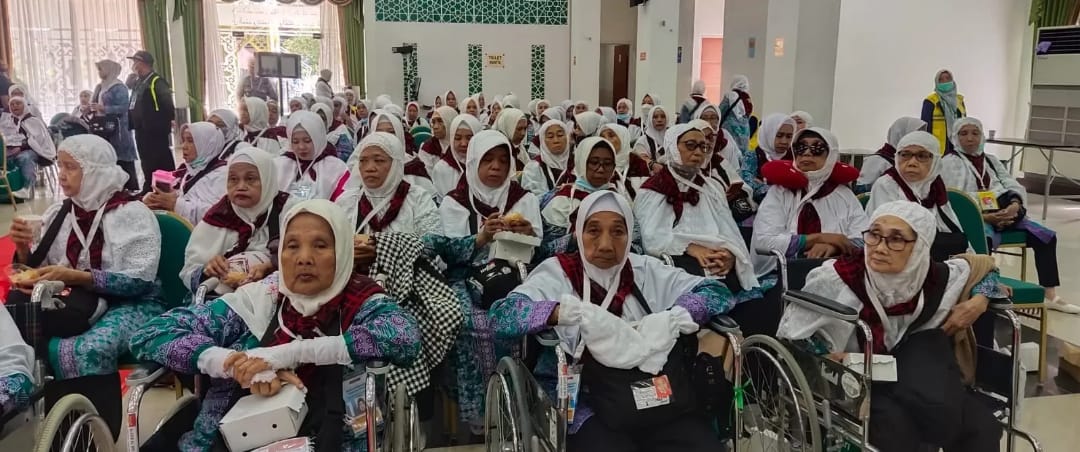 Kemenag Kaltim mengumumkan biaya haji 2025, sementara calon jemaah mulai bersiap untuk pelunasan.