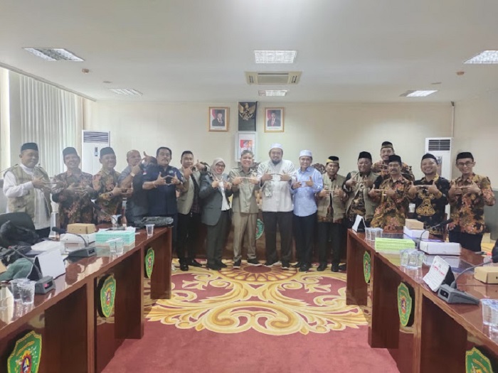 SINERGI: Komisi II DPRD dan MUI PPU bersinergi dalam membahas usulan Raperda Implementasi Jaminan Produk Halal yang segera diterapkan di daerah ini.