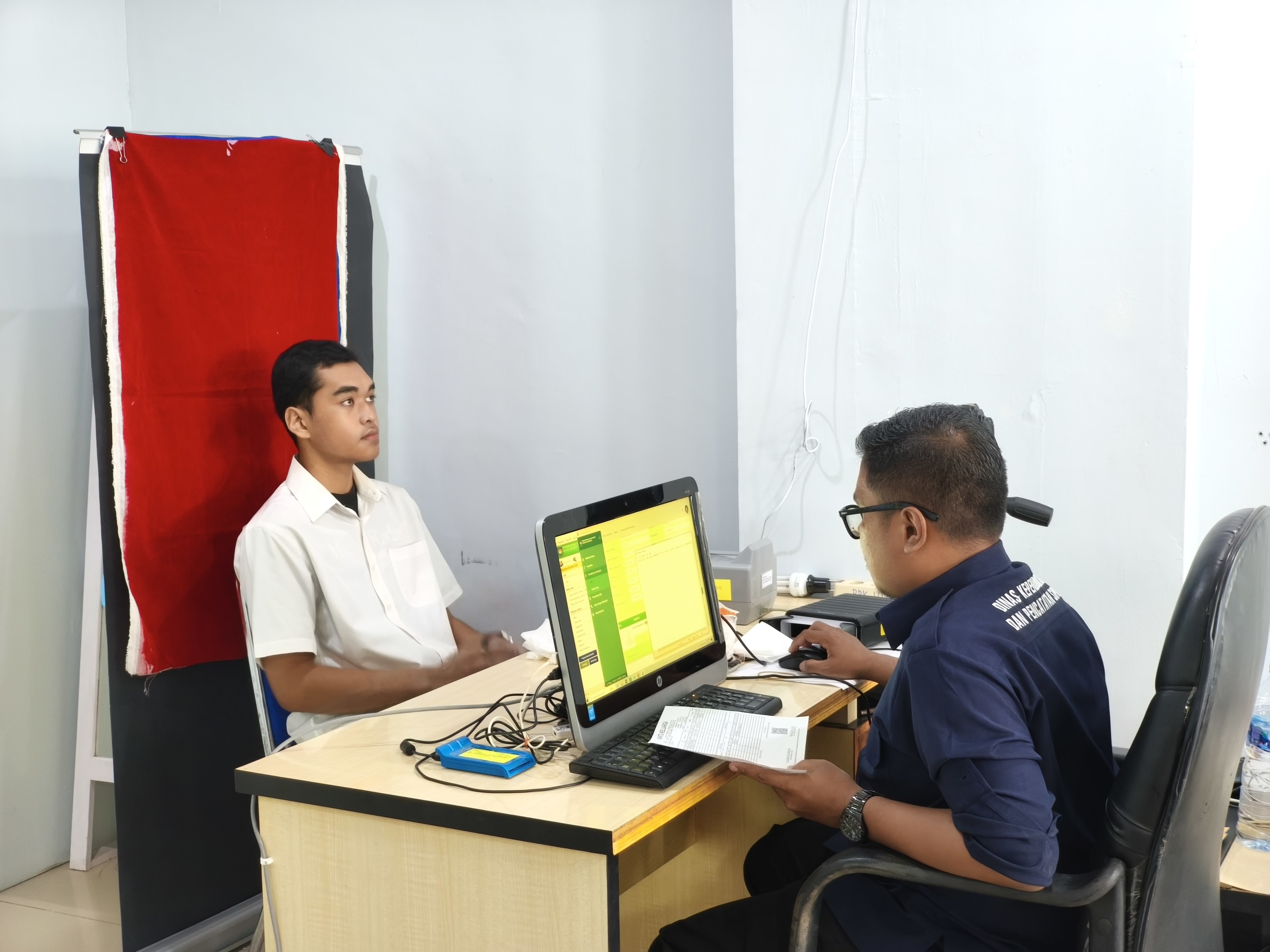 DISAMBUT ANTUSIAS: Konter pelayanan terpadu dan terintegrasi yang dimiliki Kecamatan Balikpapan Utara disambut antusias masyarakat.