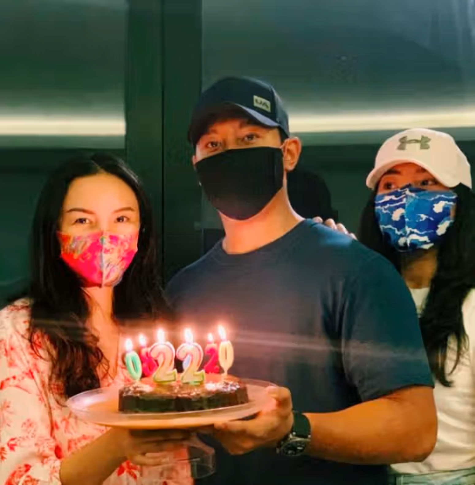 Gayanti Hutami (kanan) bersama ibu dan kakaknya.