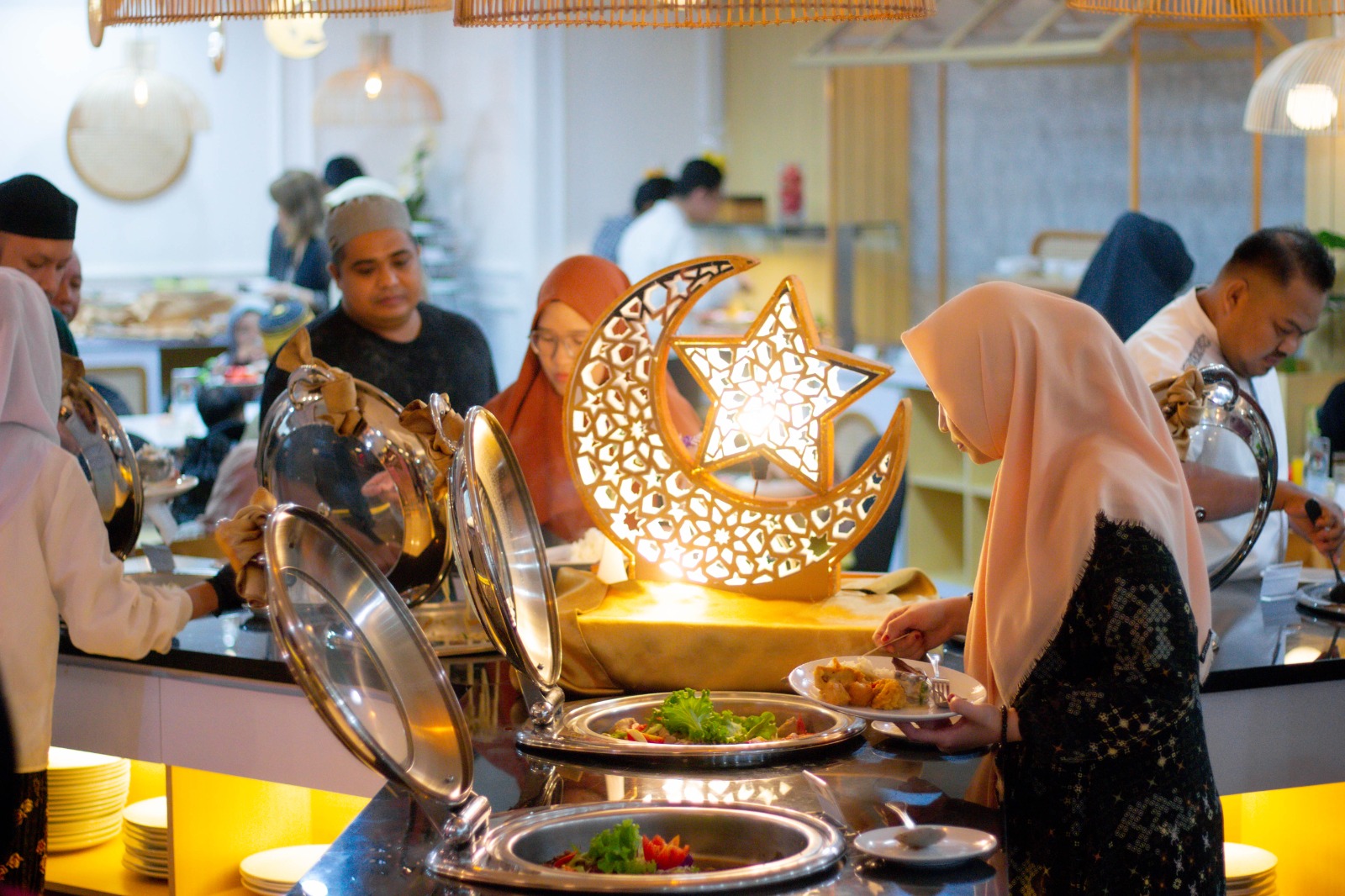 Menyambut bulan Ramadan 1446 H horison hotel samarinda menghadirkan promo menarik bagi warga Samarinda. Hotel ini berikan kuliner sekaligus untuk hidangan berbuka puasa.