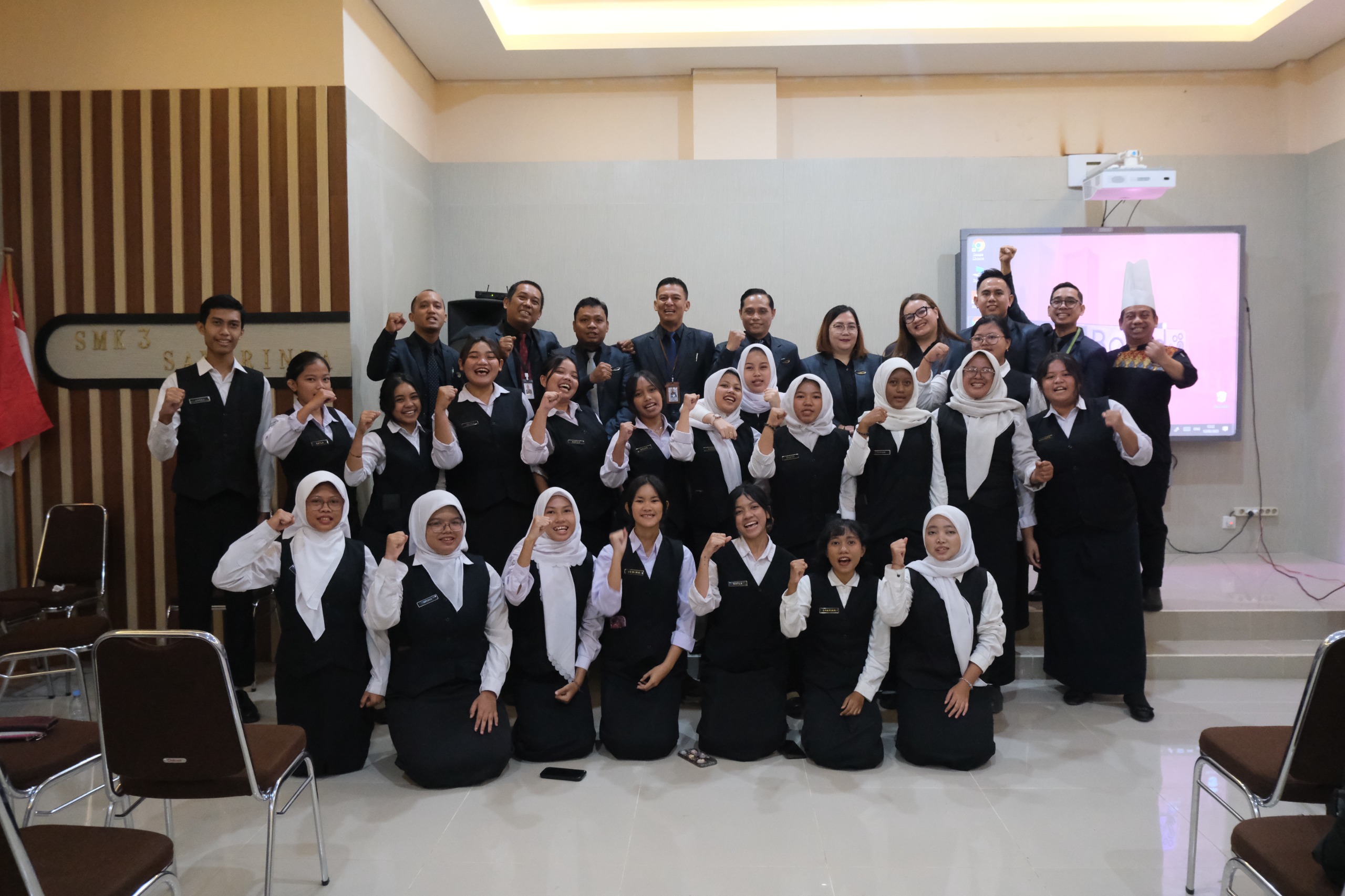 Acara ini dihadiri oleh para Head of Department Midtown Hotel Samarinda, guru, serta siswa kelas 11 SMKN 3 Samarinda
