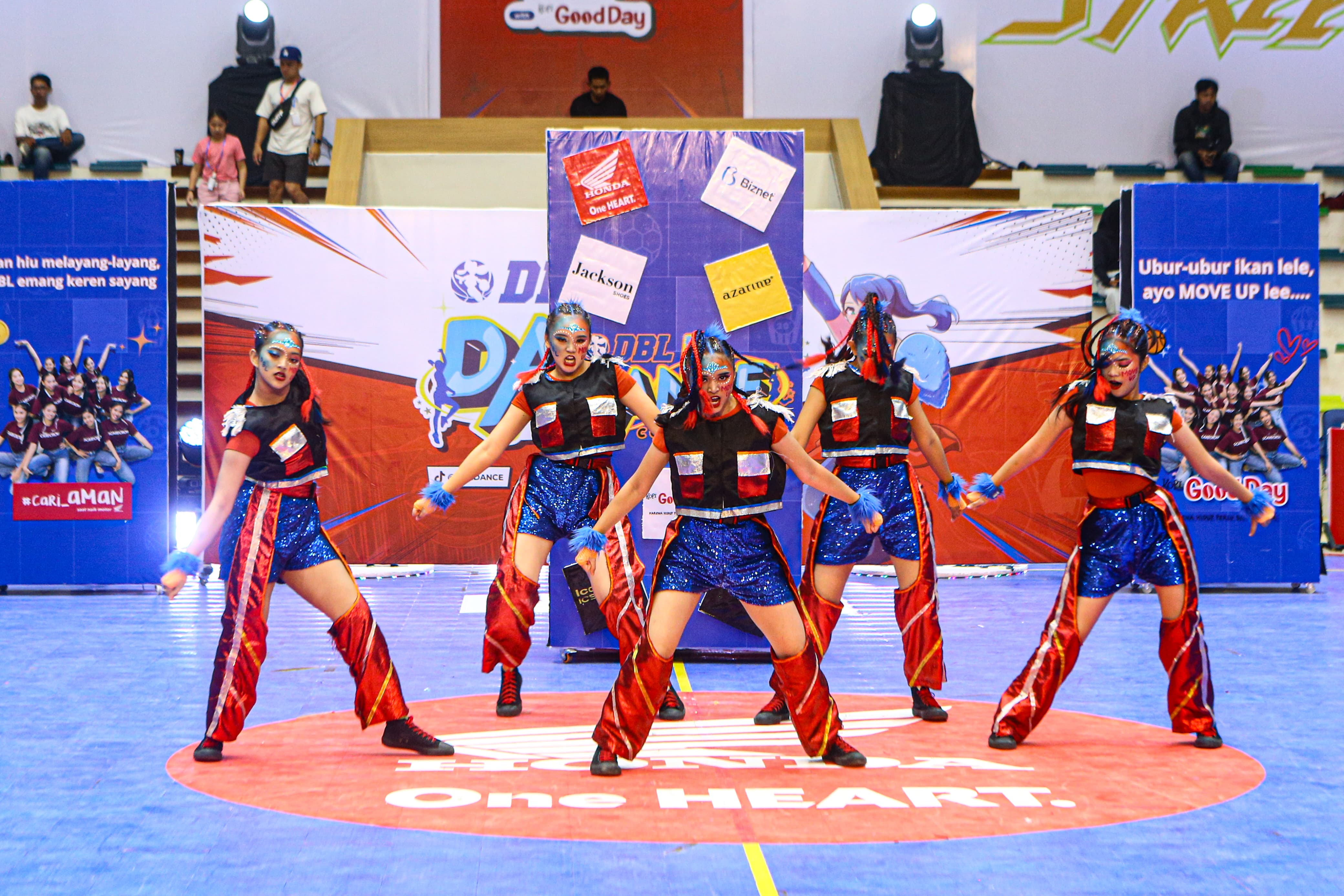 Aksi Scarecrow di final party Honda DBL with Kopi Good Day 2024-2025 East Kalimantan.