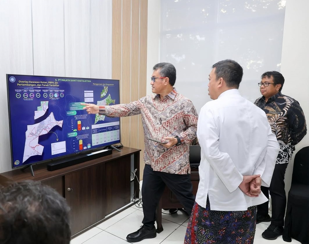 Menteri ATR/Kepala BPN Nusron Wahid saat berkunjung ke Kantor Pertanahan (Kantah) Balikpapan, Sabtu (22/2).