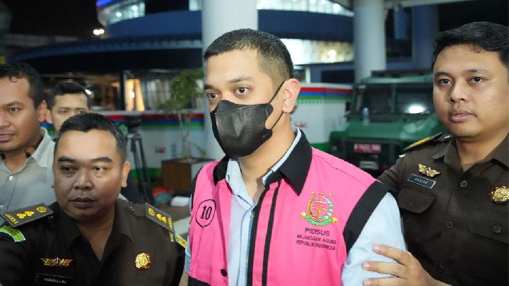 Kejagung resmi menahan Muhammad Kerry Andrianto Riza, anak dari pengusaha minyak ternama Riza Chalid.