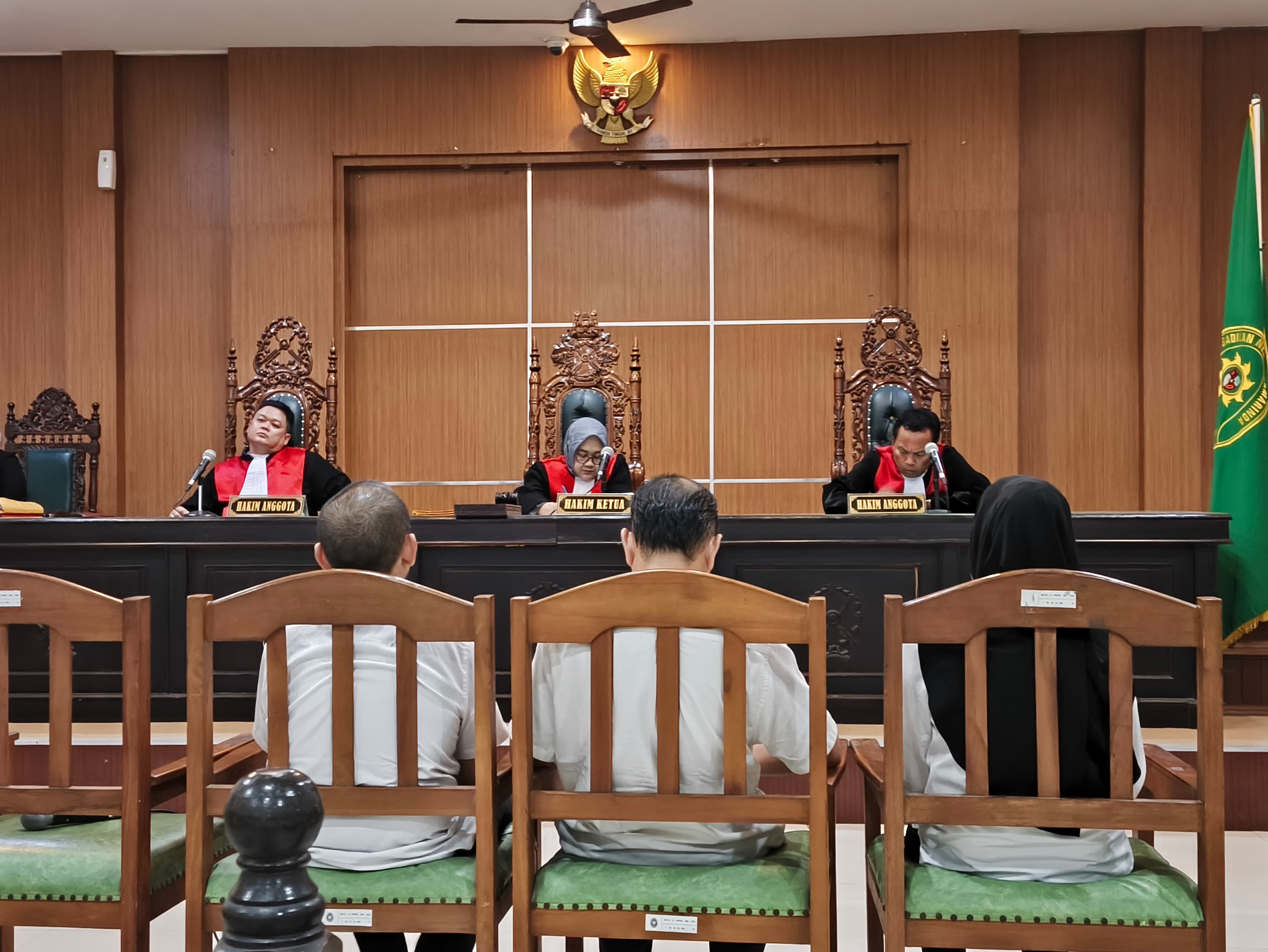 TERBUKTI LALAI:  Fatamsyah dan Heru Juli Ananda, dua bendahara RSUD AWS, periode 2017-2022 terbukti lalai dalam menjalankan tugas. (FOTO: IST)