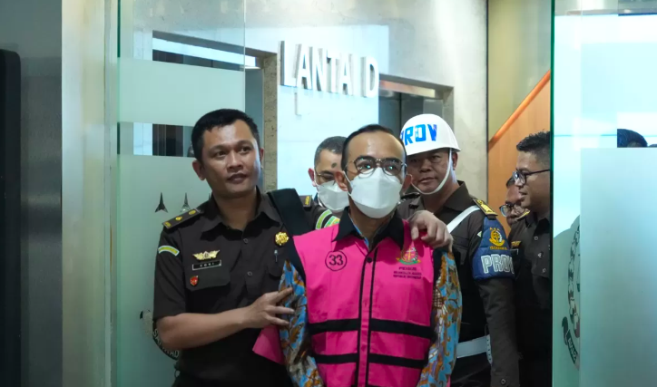 Salah satu tersangka kasus dugaan korupsi tata kelola minyak mentah dan produk kilang PT Pertamina. (Puspenkum Kejagung)