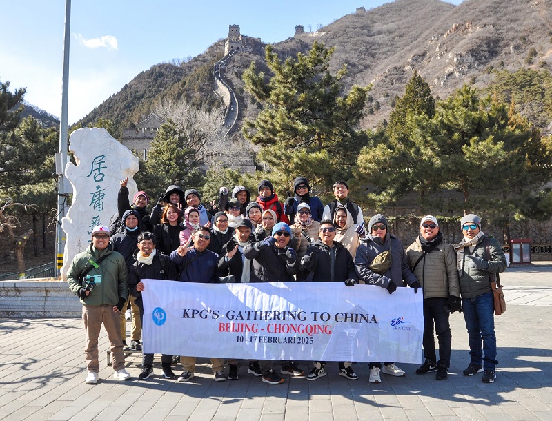 LOKASI FAVORIT: Rombongan Kaltim Post Group mengabadikan momen di Tembok Besar Tiongkok yang menjadi objek wisata penting favorit saat berkunjung ke Beijing.
