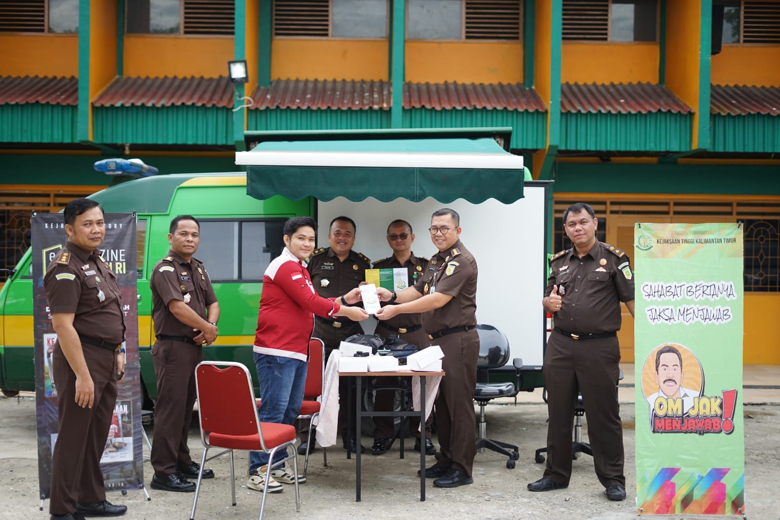 SOSIALISASI: Lewat Jaksa Menjawab atau OM JAK, Kejati Kaltim memberikan informasi hukum ke masyarakat Balikpapan, Selasa (25/2/2025). (DOKUMENTASI PENKUM KEJATI KALTIM)