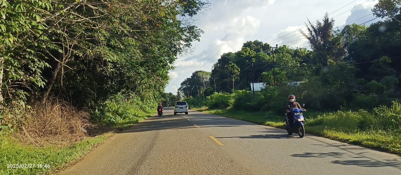 MULUS: Ruas jalan Linggang Bigung- Barong Tongkok yang mulus membuat pengguna jalan terlena memaju kendaraan sekencang-kencangnya.