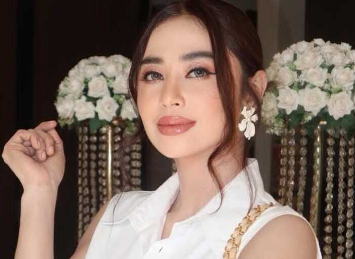Pedangdut Dewi Perssik.