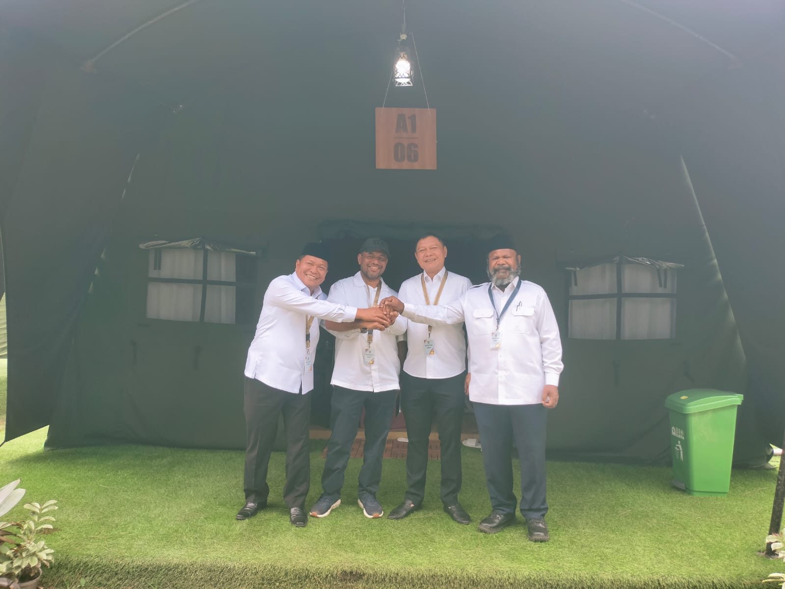 Bupati Paser Fahmi Fadli (dua kanan) saat mengikuti kegiatan retreat di Magelang bersama kepala daerah lain se- Indonesia.